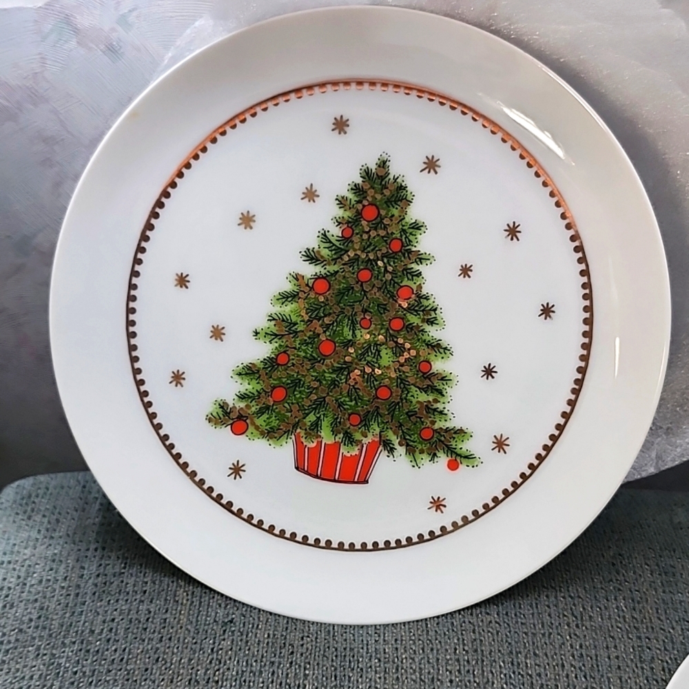 4 - George GOOD Christmas Tree China salad plates Gold Trimmed